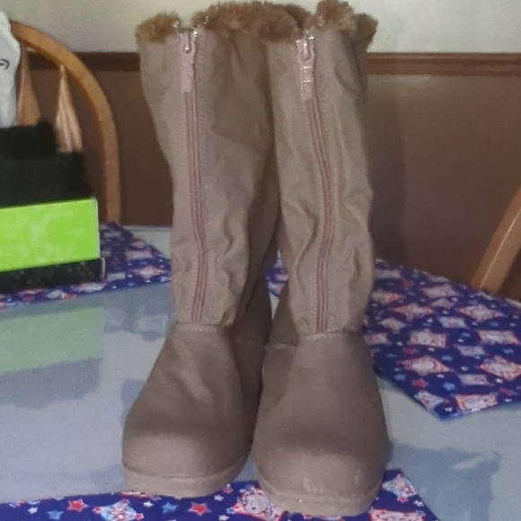 Totes Dark Brown Boots with Umbrella Logo - Picture 1 of 6